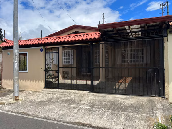 House in Sanabria urbanization in San Rafael Oreamuno de Cartago
