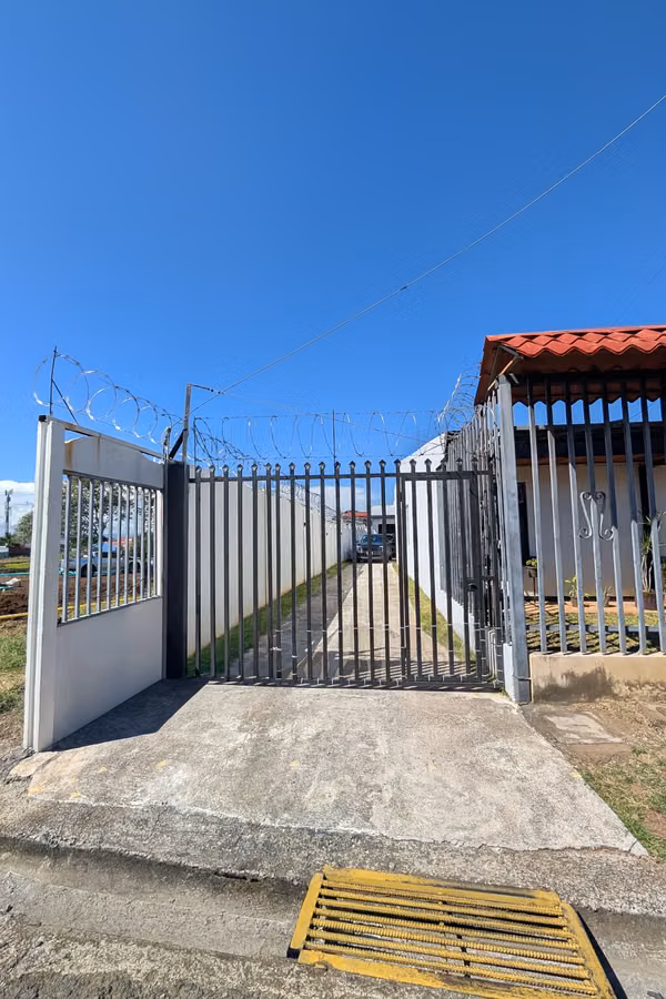 Se vende casa de un piso en San Joaquín de Flores-Heredia: