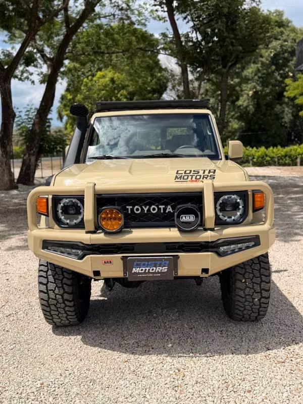 Land Cruiser Serie 71 Automático Full Accesorios