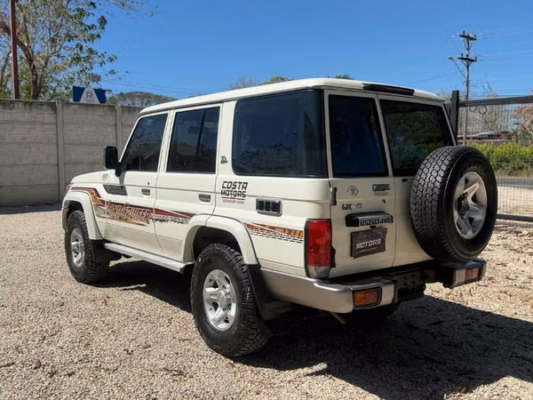 Land Cruiser Serie 76 Motor V8