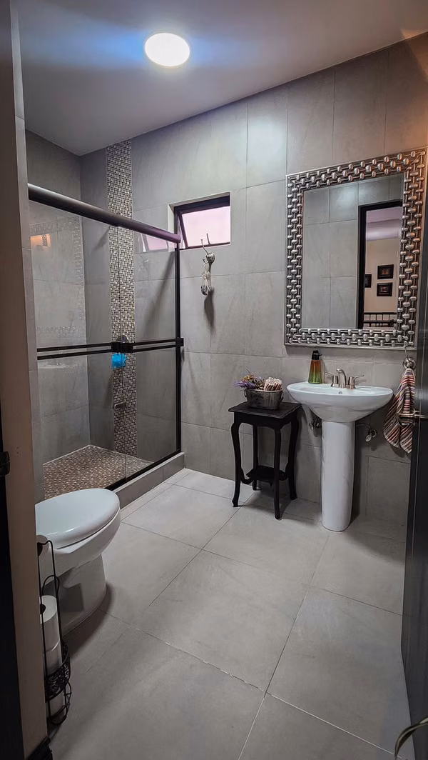 Francosta Exquisita casa con amplios espacios y excelentes acabados