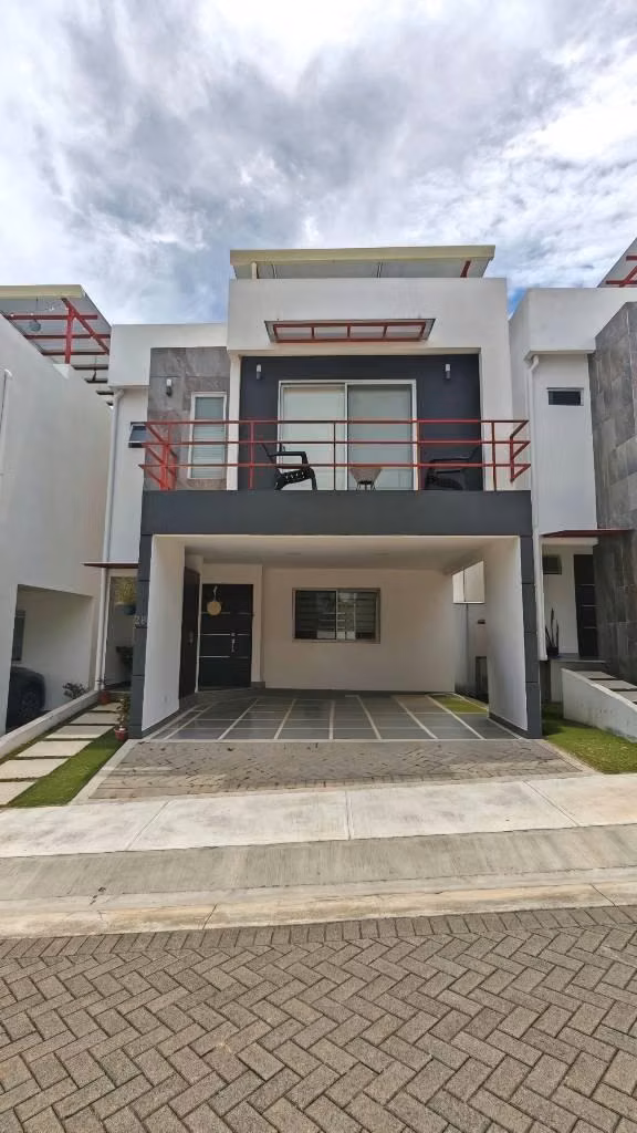 MODERNA CASA 3 PISOS CONDOMINIO TECKNAU SANTO DOMINGO