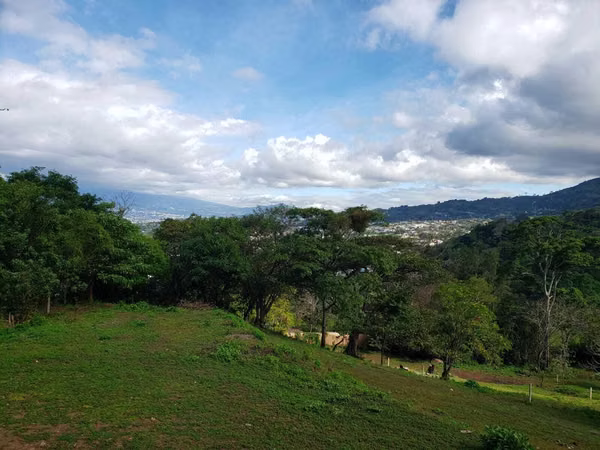 For sale: a beautiful 1,489-square-meter lot with a stunning view in Escazú. MP 26-797