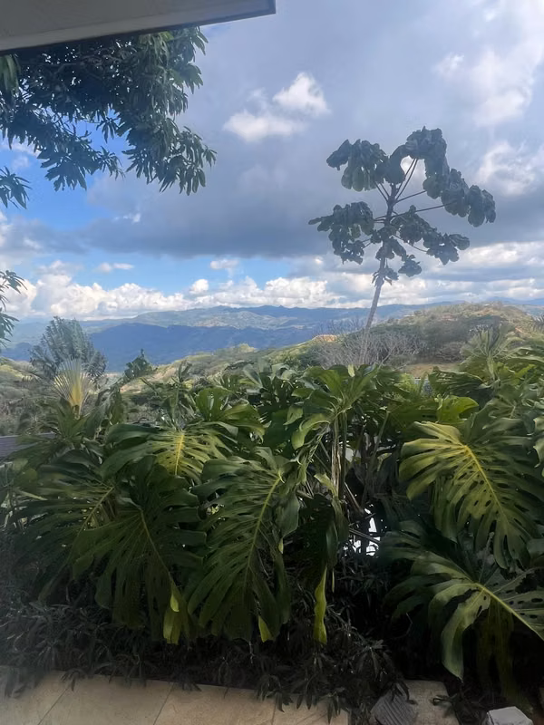 Casa en venta en comunidad cerrada con vista panorámica – Atenas