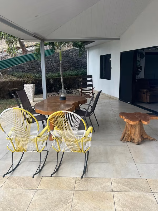 Casa en venta en comunidad cerrada con vista panorámica – Atenas