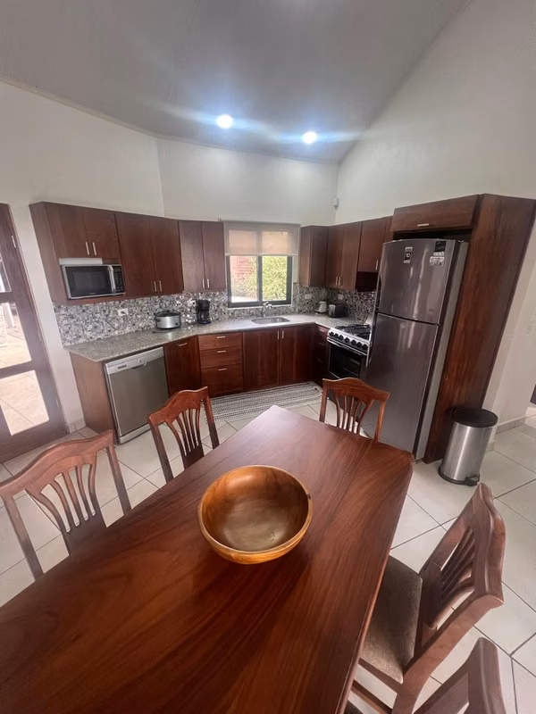 Casa en venta en comunidad cerrada con vista panorámica – Atenas