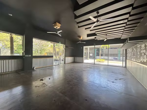 Local comercial 81m2 Santa Ana Lindora