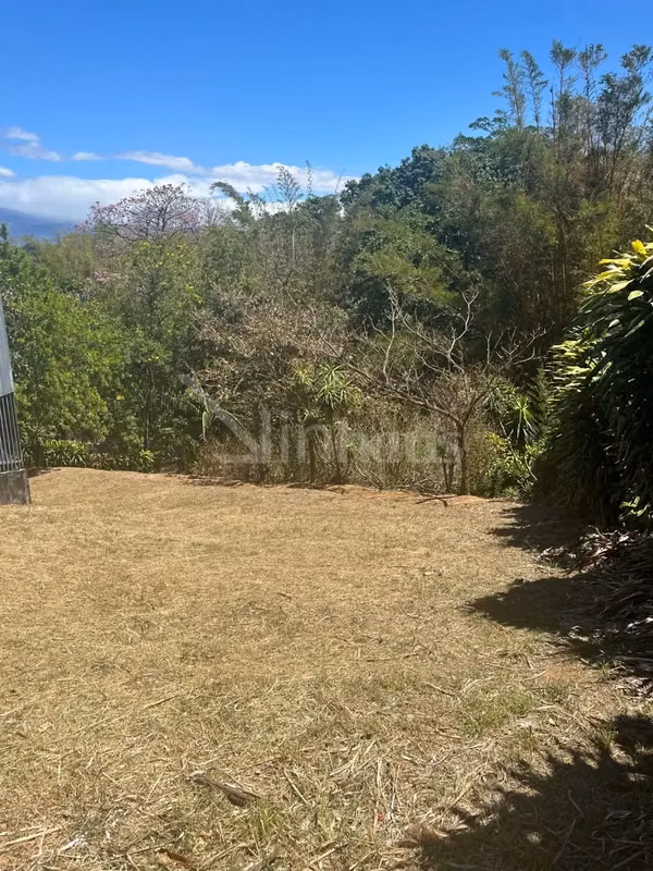 Venta de lote con vistas en Mora