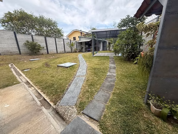 SE VENDE CASA LOS ANGELES DE SANTO DOMINGO HEREDIA