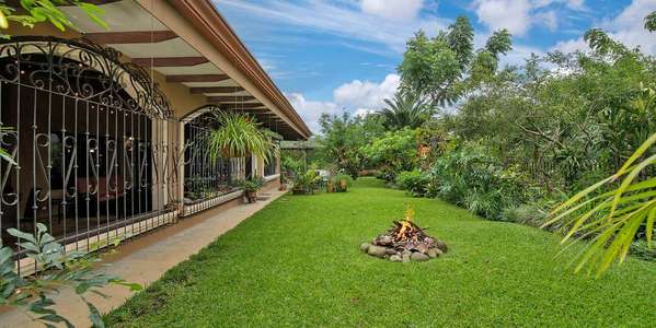 4BR Home in Tres Ríos Lakota - Terrace & Gardens - Spacious Living