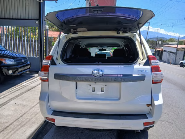 Toyota land cruiser prado