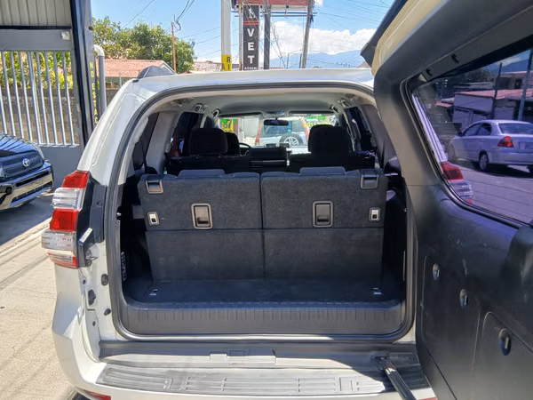 Toyota land cruiser prado