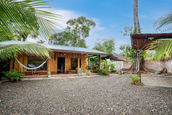 Nice cabin for sale in Puerto Viejo
