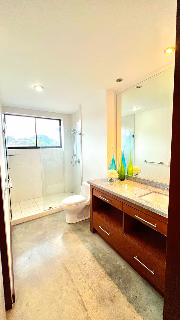 Venta de hermosa casa en condominio 5Loft- Urbanización La Caraña Piedades, Santa Ana