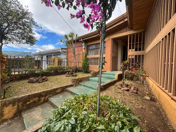 Oportunidad! Casa amplia en Aserrí - excelente precio