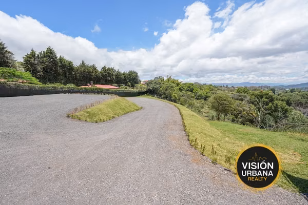 Terreno de 3928m2 en San Josecito de San Isidro de Heredia
