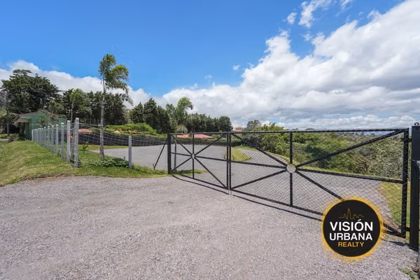 Terreno de 3928m2 en San Josecito de San Isidro de Heredia