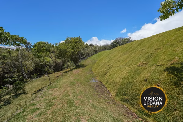 Terreno de 3928m2 en San Josecito de San Isidro de Heredia
