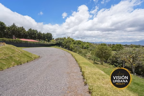 Terreno de 3928m2 en San Josecito de San Isidro de Heredia