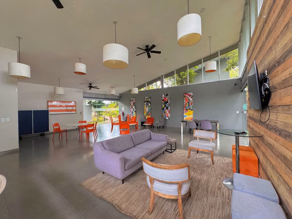 ¡Oportunidad! En Condominio Al-Andalus - Casa de Una Planta.