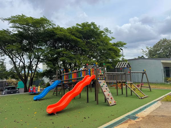 ¡Oportunidad! En Condominio Al-Andalus - Casa de Una Planta.