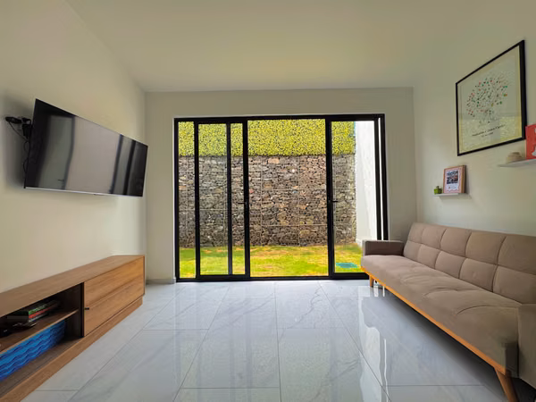 ¡Oportunidad! En Condominio Al-Andalus - Casa de Una Planta.