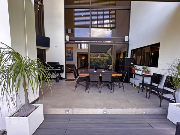Venta de Casa en  Santa   Ana  Condominio Exclusivo