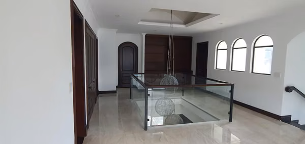 Residencia Colonial de Lujo en Valle del Sol, Santa Ana - 4DOR/3.5BA - 450 m2