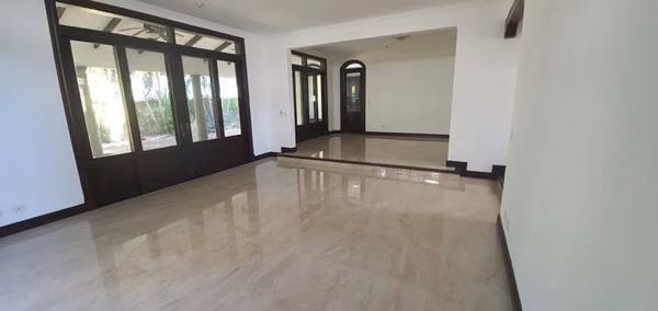 Residencia Colonial de Lujo en Valle del Sol, Santa Ana - 4DOR/3.5BA - 450 m2