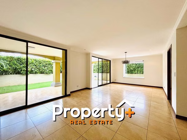 Santa Ana - Impecable - Esquinera - Terraza y bello jardín