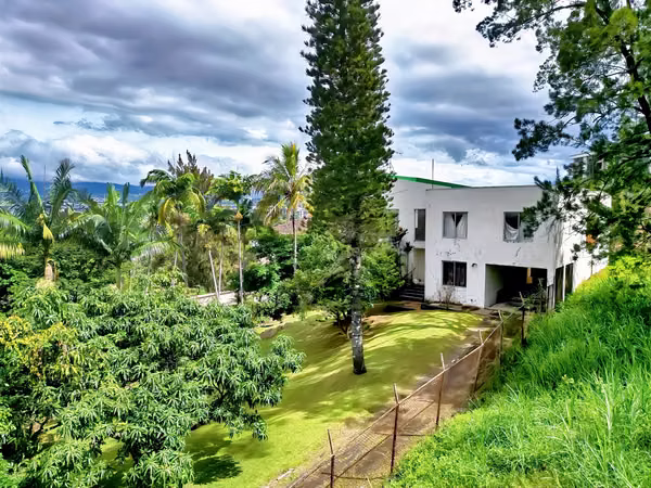 Lote en Bello Horizonte, Escazú | 999 m² con estructura