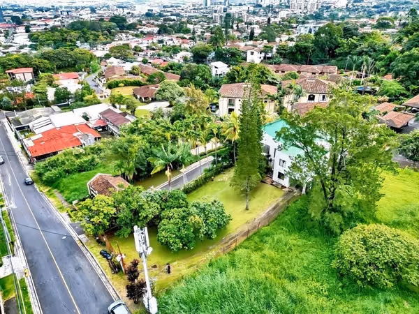 Lote en Bello Horizonte, Escazú | 999 m² con estructura