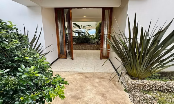 Casa de Lujo Remodelada con Vista en Bello Horizonte de Escazú