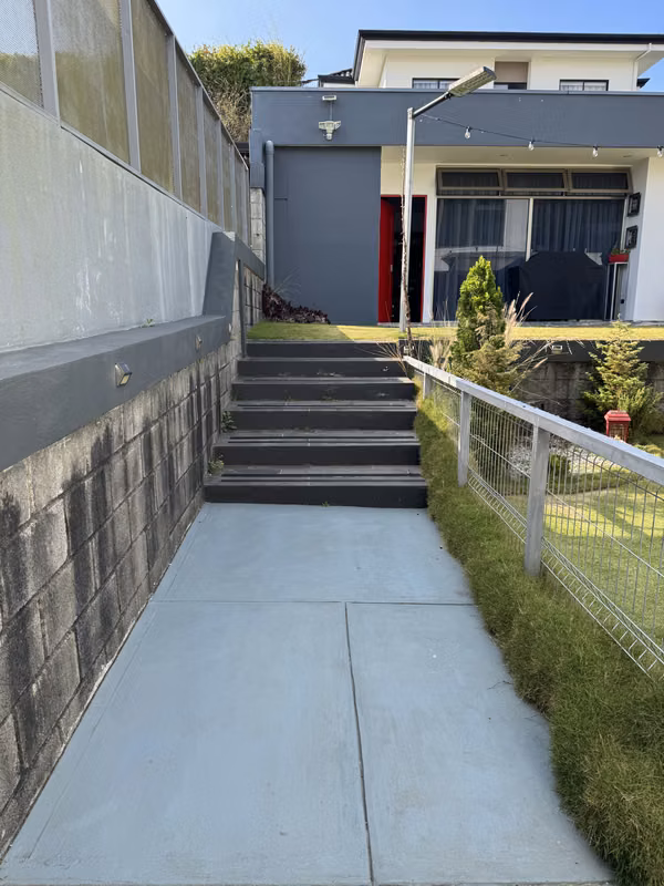 En Venta residencia contemporánea con espacios integrados, área social independiente y rooftop.