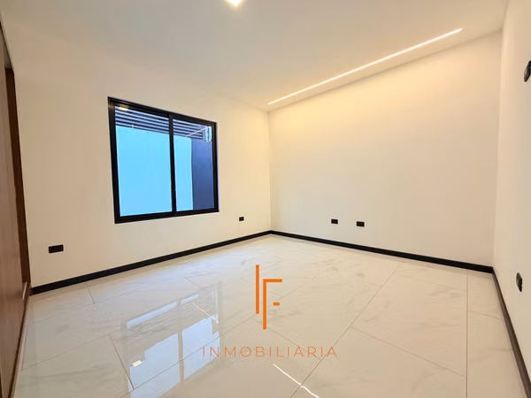 Se Alquila Moderna Casa en Condominio cerca de Curridabat