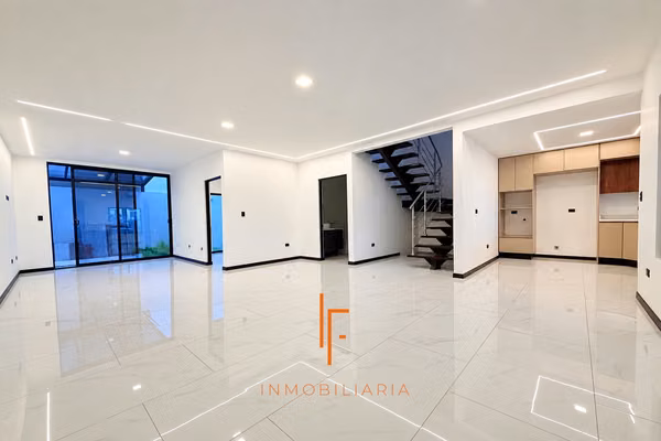 Se Alquila Moderna Casa en Condominio cerca de Curridabat
