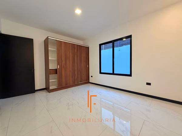 Se Alquila Moderna Casa en Condominio cerca de Curridabat