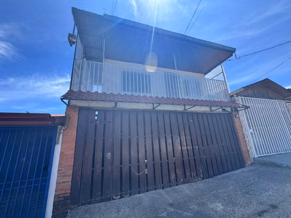 Venta de propiedad con 2 casas y apartamento en Higuito, San Miguel, Desamparados -EU