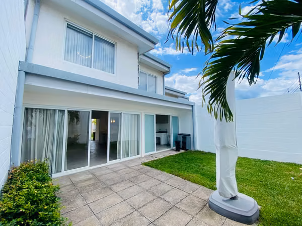 ALQUILER DE CASA EN CONDOMINIO EN SOURCE LIVING, GUACHIPELIN DE ESCAZÚ*