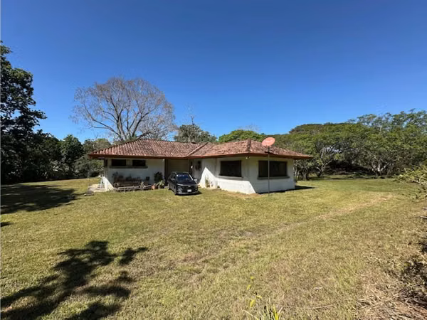 Venta de finca en Orotina con Piscina y Rancho