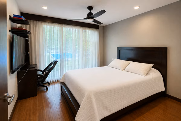 Casa en Venta en Santa Ana | Jardín Privado | 3 Niveles | Cerca de Ruta 27 y Forum