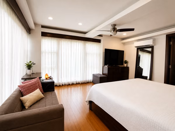 Casa en Venta en Santa Ana | Jardín Privado | 3 Niveles | Cerca de Ruta 27 y Forum