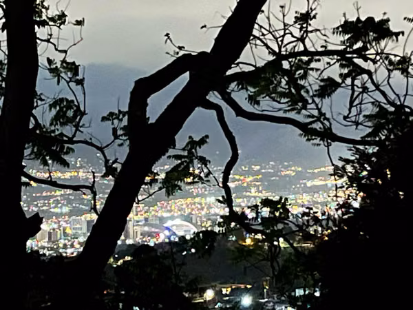 Oasis de lujo, moderna, luminosa y contemporánea con vistas espectaculares