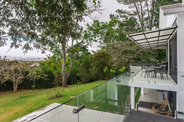 Oasis de lujo, moderna, luminosa y contemporánea con vistas espectaculares