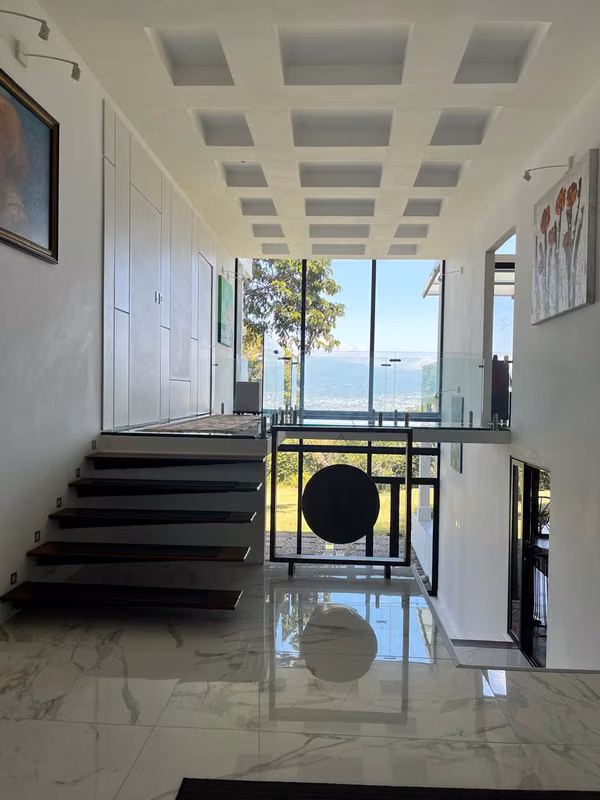 Oasis de lujo, moderna, luminosa y contemporánea con vistas espectaculares