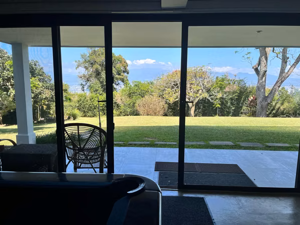 Oasis de lujo, moderna, luminosa y contemporánea con vistas espectaculares