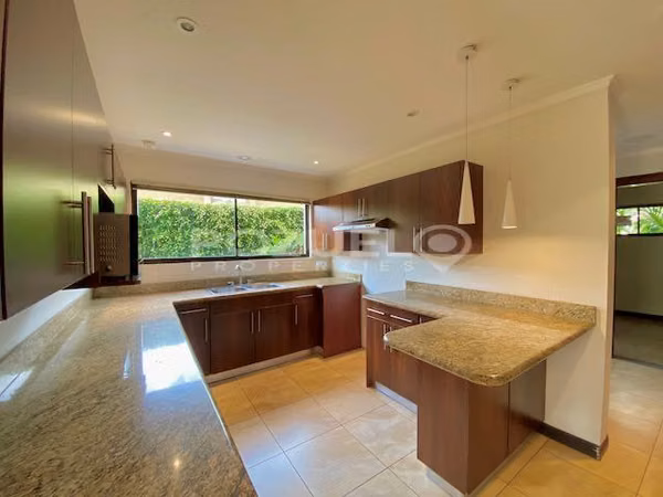 Vendo casa en condominio en Pozos de Santa Ana