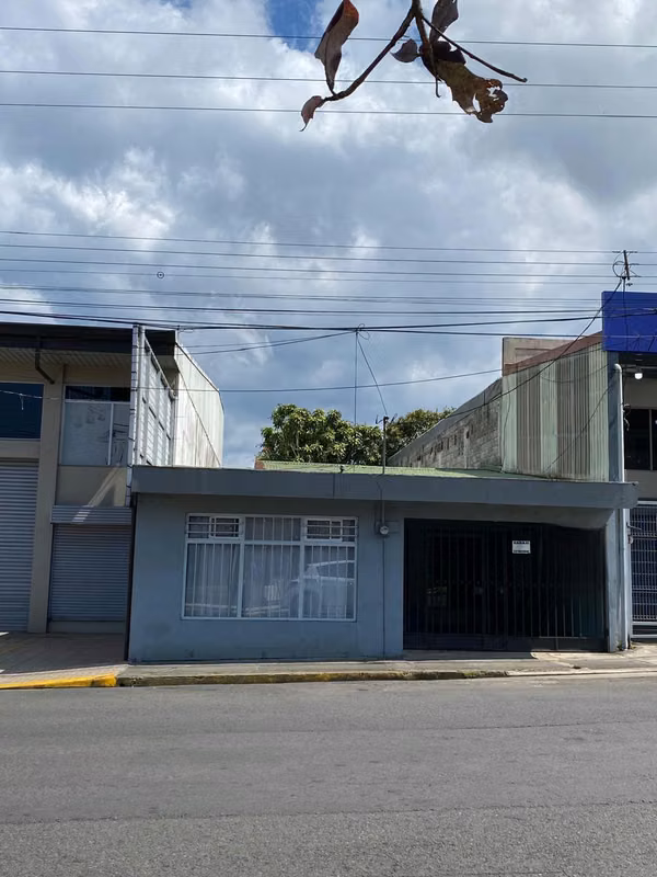Casa de una planta en el centro de San Ramón, Alajuela