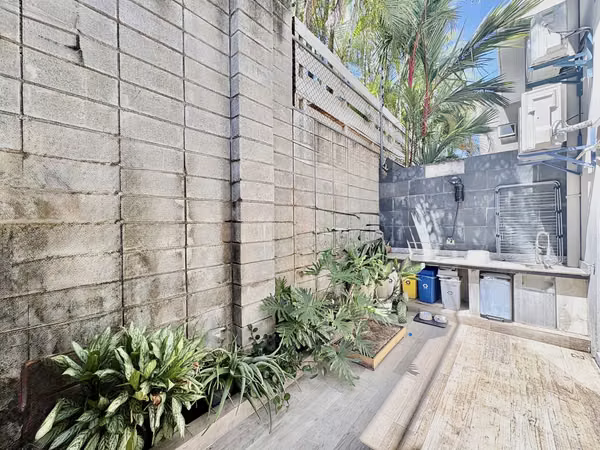 SANTA ANA! MODERNA CASA DE 4 HAB/3.5 BAÑOS/2 PARQUEOS