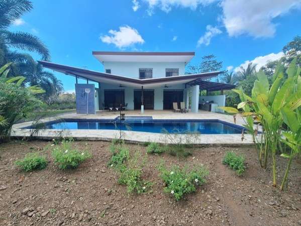 Sale of House in Parrita
